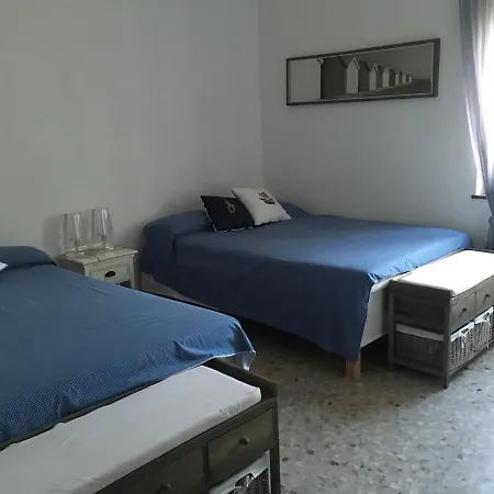 Apartment Beautiful Just A Short Walk From The Sea *