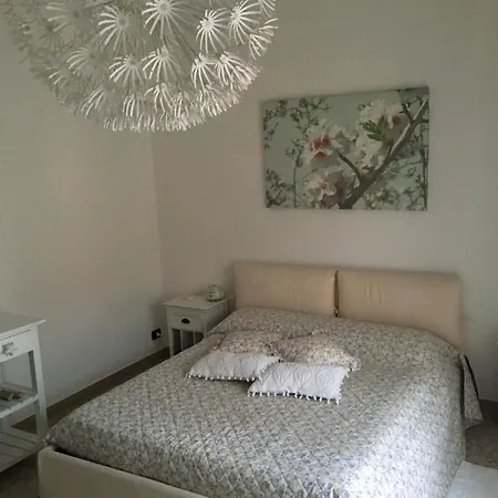 Apartment Beautiful Just A Short Walk From The Sea