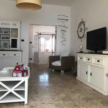 Apartment Beautiful Just A Short Walk From The Sea