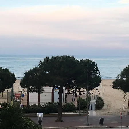 Beautiful Just A Short Walk From The Sea Apartment *