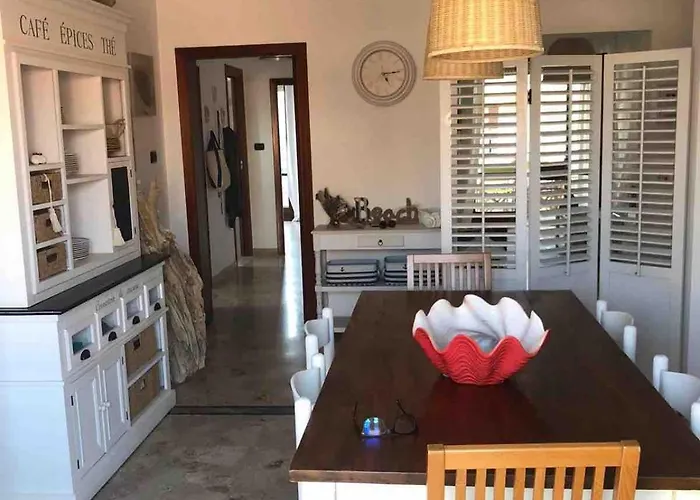 Beautiful Just A Short Walk From The Sea *